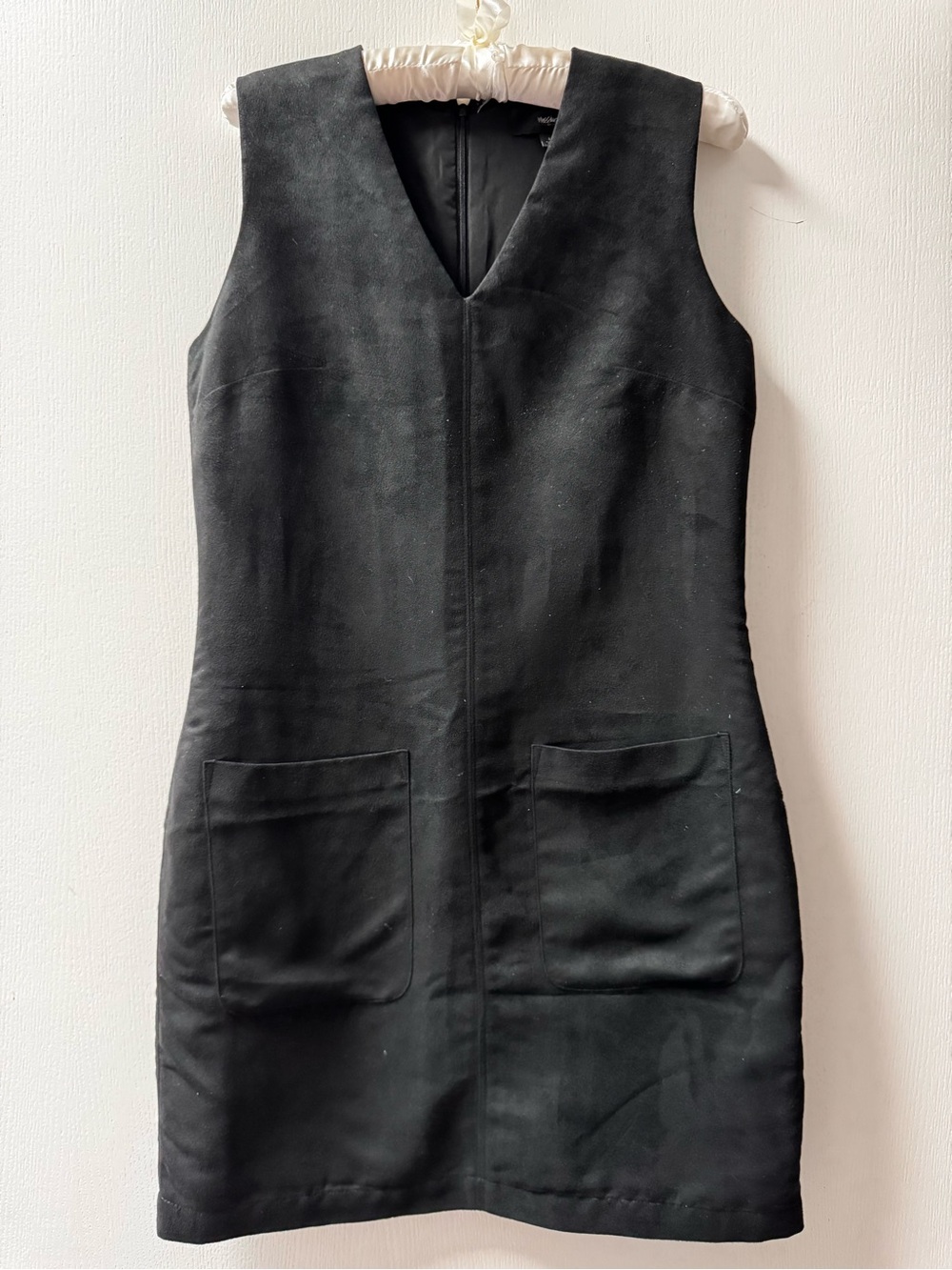 Mossino Black V-Neck Sleeveless Smock Dress